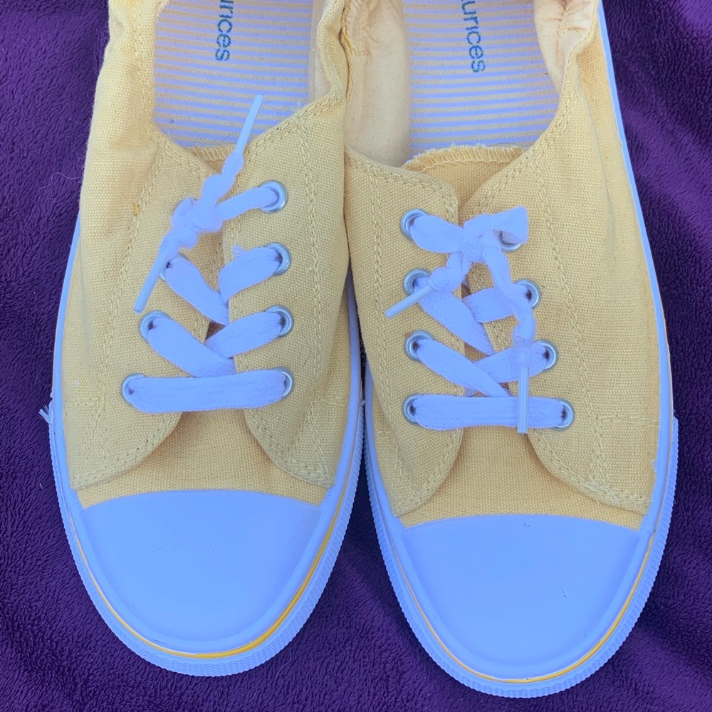 LIKE NEW yellow Maurices sneakers size 10